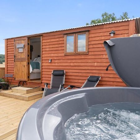 Outbak Shepherds Hut Челтенхам Экстерьер фото