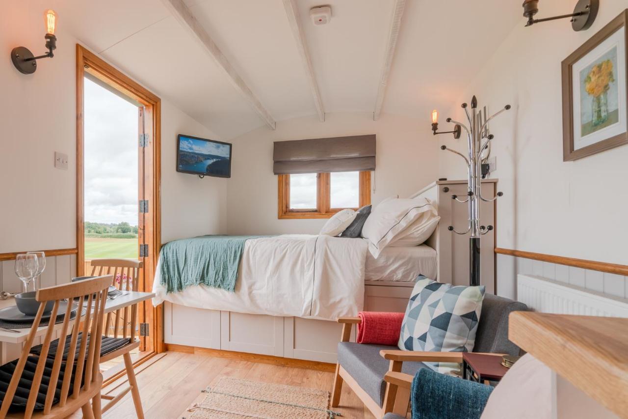 Outbak Shepherds Hut Челтенхам Экстерьер фото