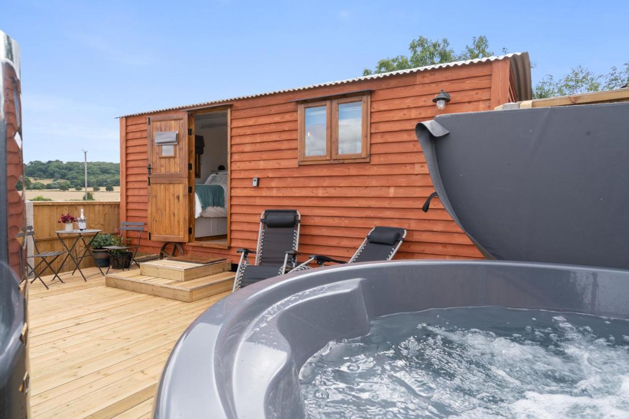 Outbak Shepherds Hut Челтенхам Экстерьер фото